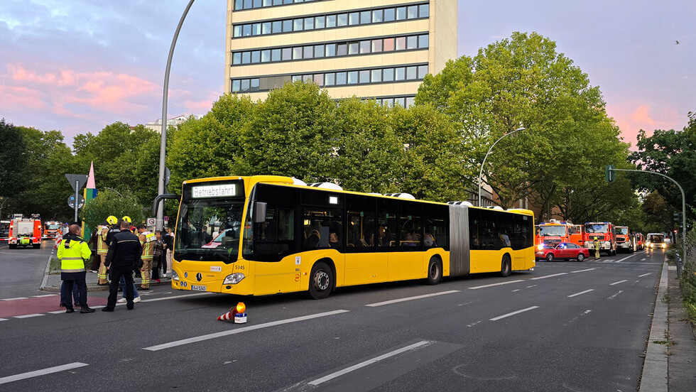 Betreuungsbus der BVG am Nollendorfplatz