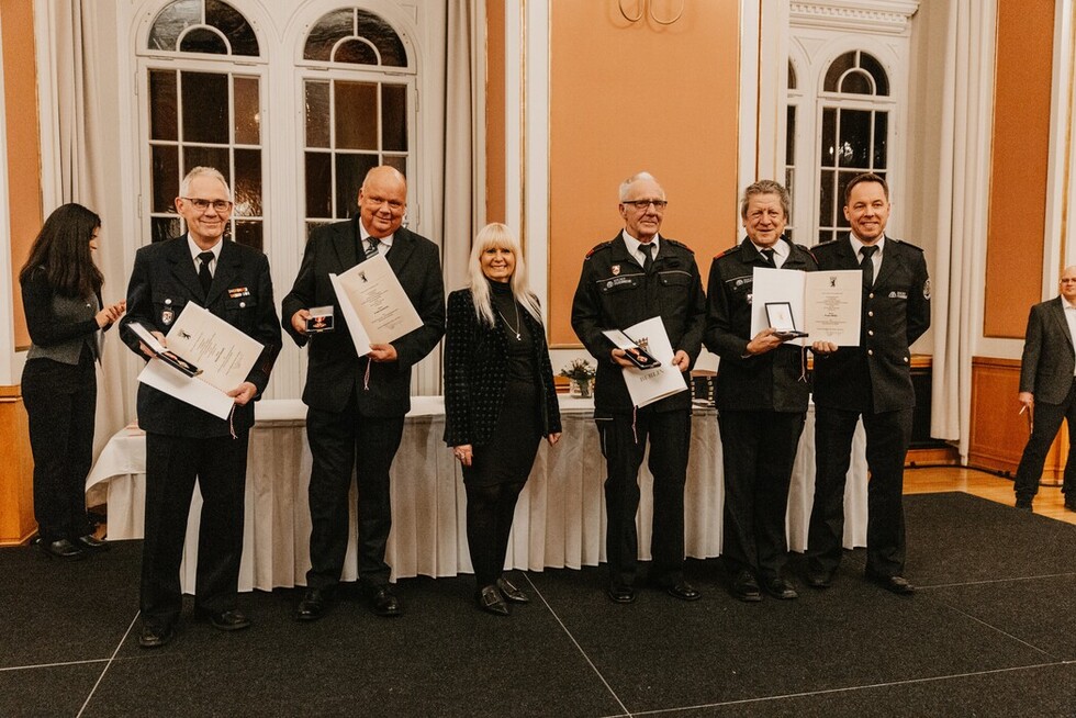 Verleihung des goldenen Feuerwehr- und Katastrophenschutz-Ehrenzeichens