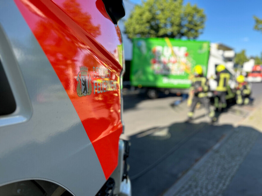 Rüstwagen vor der Einsatzstelle