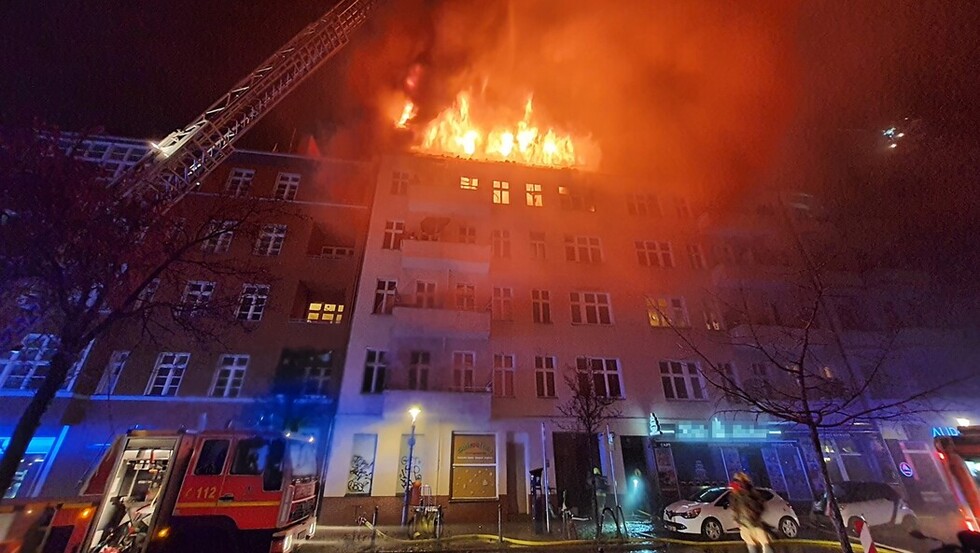 Wohnung und Dachstuhl im Vollbrand