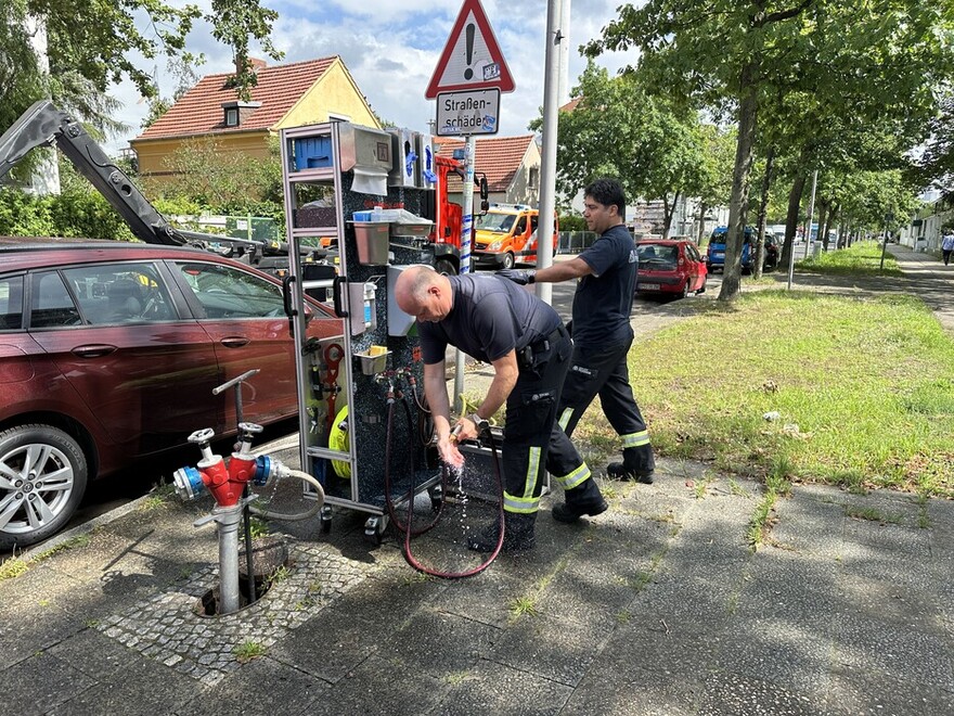 Einsatzkräfte am Hygienetower