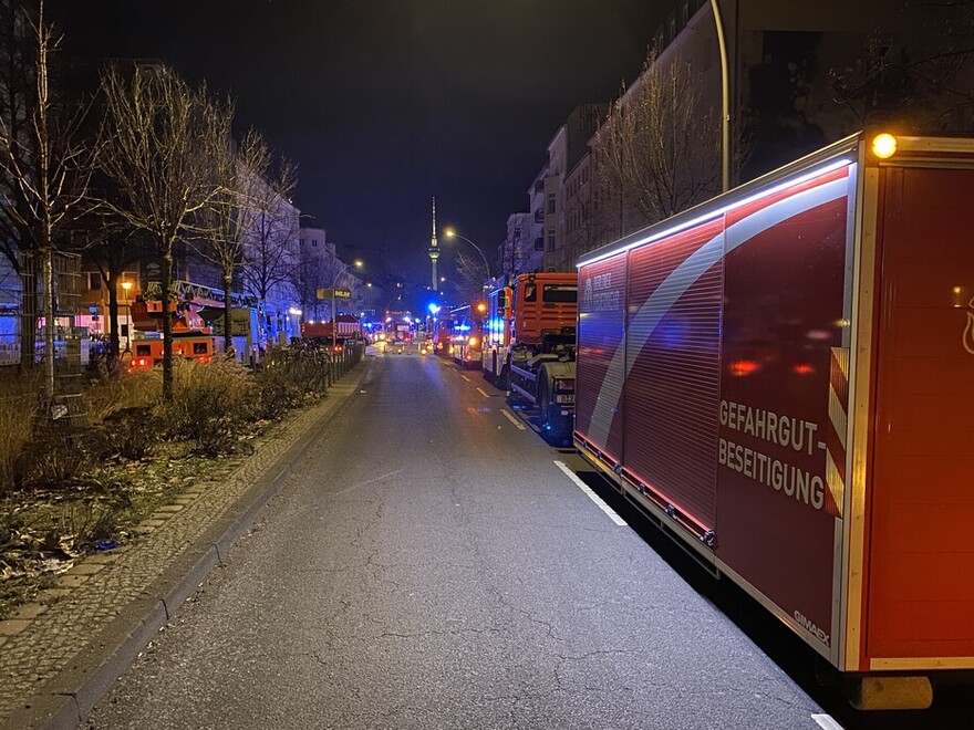 Diverse Fahrzeuge in der Bereitstellungszone