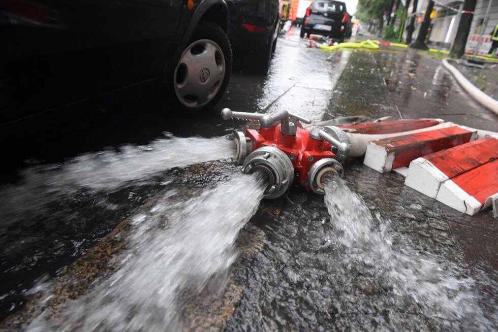 Symbolbild Verteiler mit ablaufendem Wasser