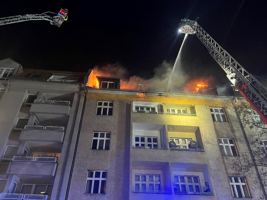 Dachstuhlbrand in der Germaniapromenade in Britz