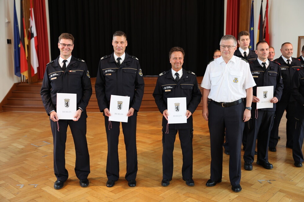 Landesbranddirektor Dr. Homrighausen, Beamte mit Ernennungsurkunde