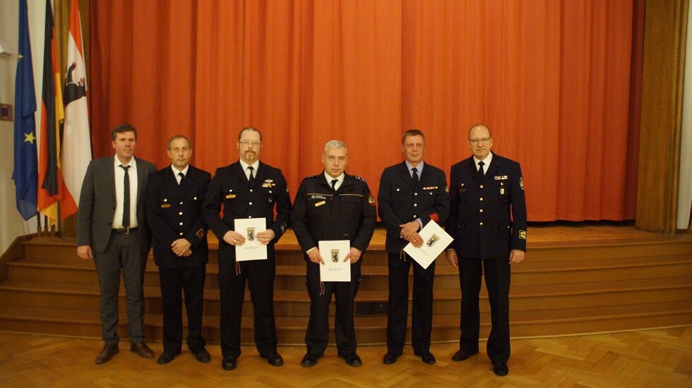 Thomas Doering, Matthias Gaefke und Daniel Grosse wurden zu Brandinspektoren ernannt
