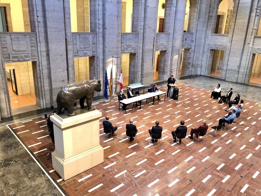 Innensenator Andreas Geisel hält seine Laudatio