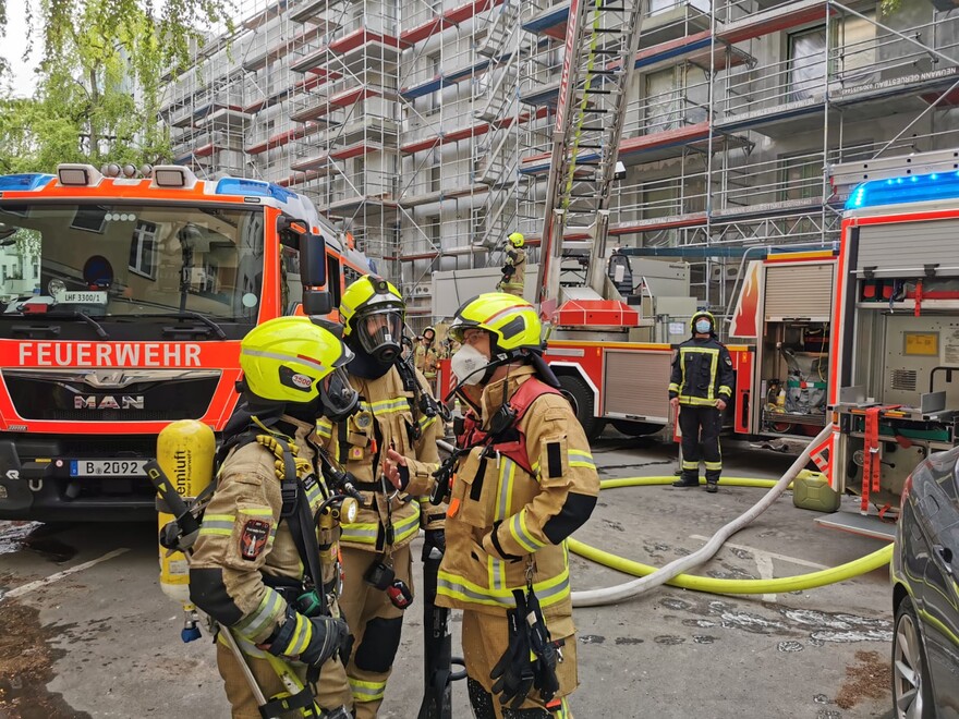 Einweisung eines Angriffstrupps in die Lage