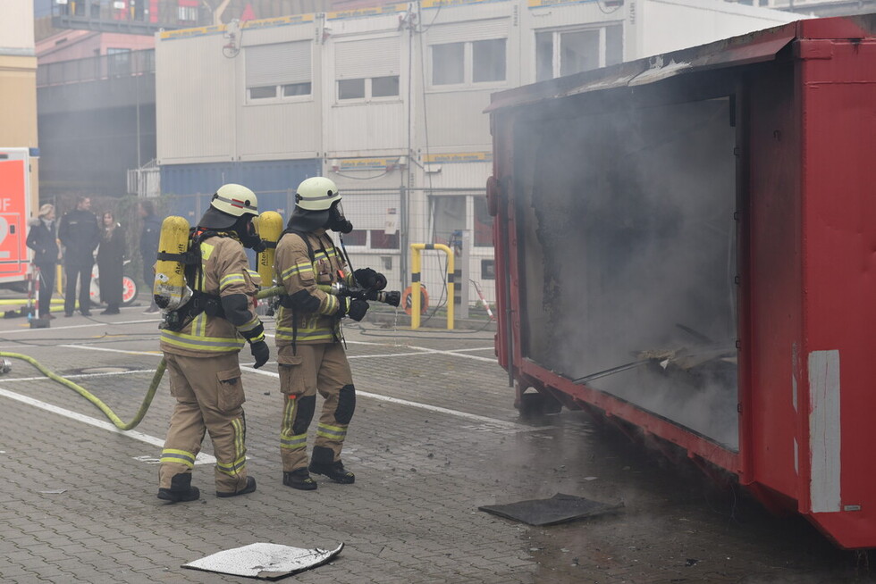 9 Minuten nach Brandausbruch ist das Feuer gelöscht.