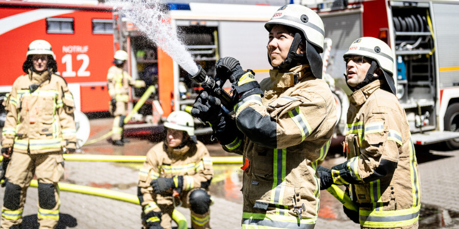 Feuerwehrleute bei einer Übung