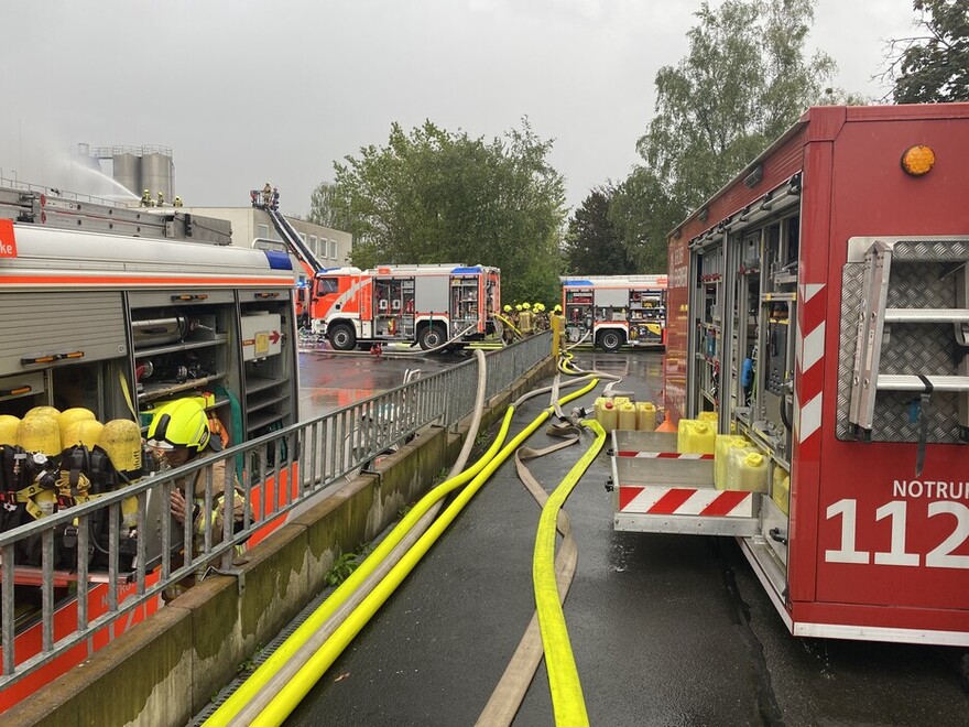 Abrollbehälter Brand-Schaum und diverse Lösch- und Hilfeleistungsfahrzeuge