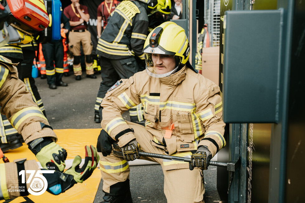 Von der Türöffnung bis zur Patientenversorgung: Die Fire & Rescue Games bilden typische Einsatzaufgaben von Feuerwehr und Rettungsdienst praxisnah ab.