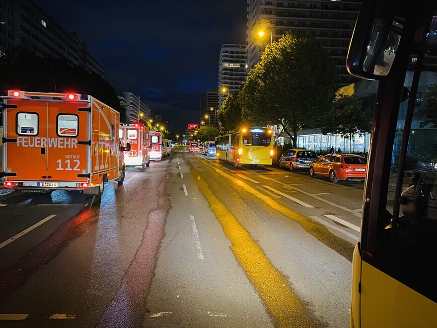 Transport der Betroffenen in die vorläufige Unterbringung mit Unterstützung der BVG