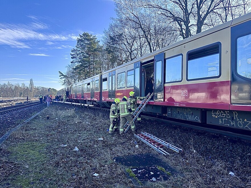 Einsatz von Steckleiterteilen am Ausgangsbereich der S-Bahn
