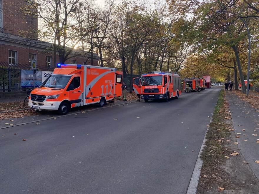 Diverse Einsatzfahrzeuge