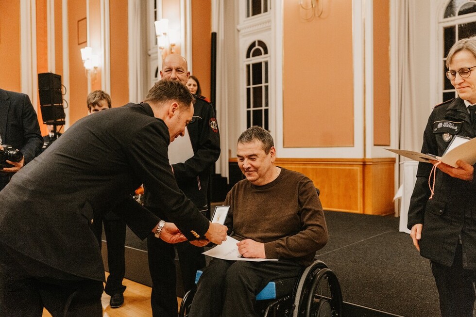 Verleihung des goldenen Feuerwehr- und Katastrophenschutz-Ehrenzeichens