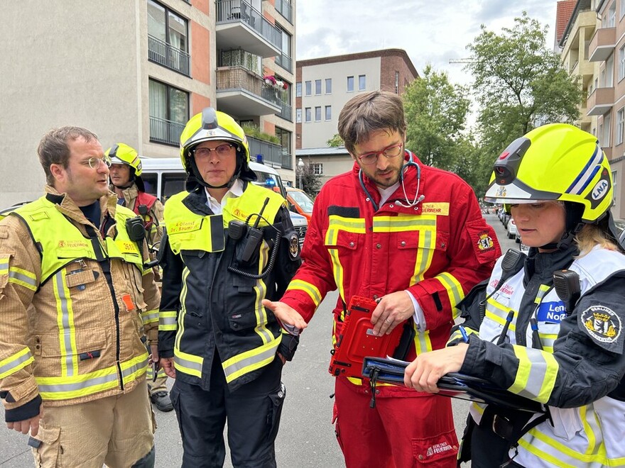 Führungskräfte und Rettungsdienst