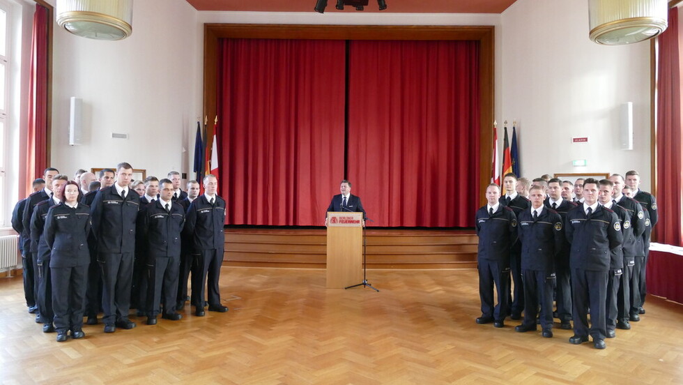 Innensenator Andreas Geisel bei der Begrüßung der Nachwuchskräfte