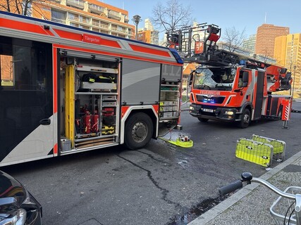 Einsatzfahrzeuge an der Einsatzstelle