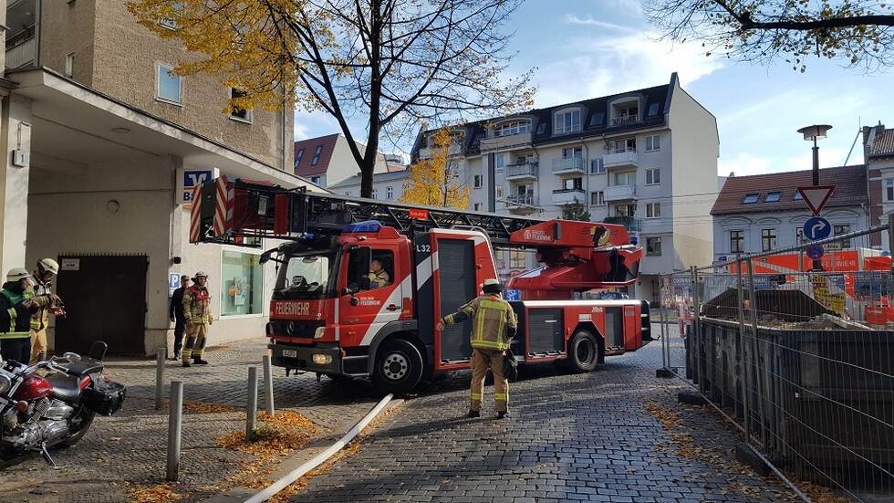 Trupp auf dem Weg zur Brandbekämpfung.