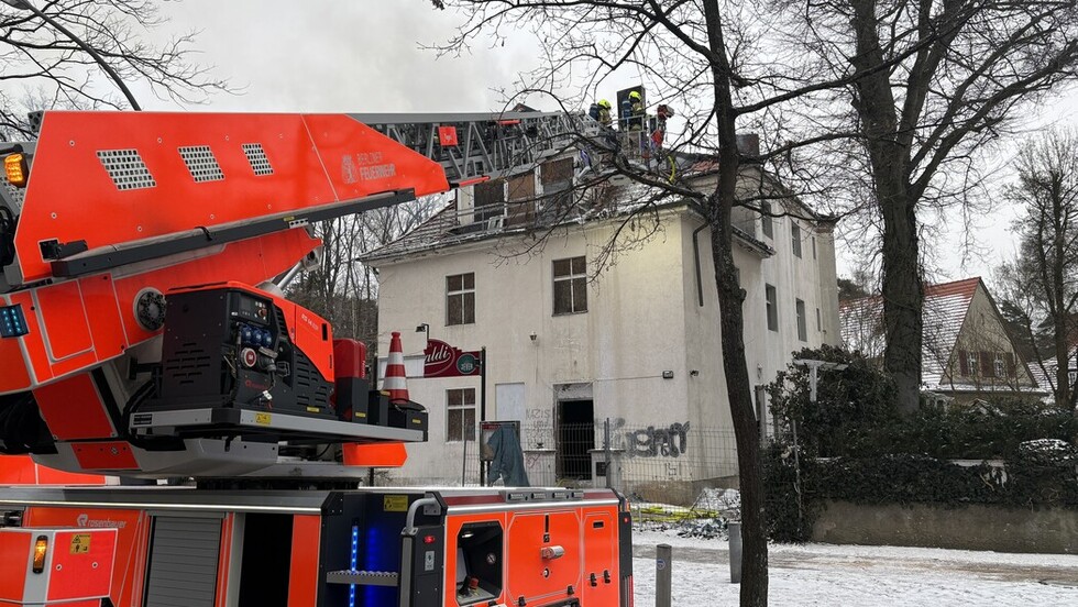 Drehleiter im Außenangriff