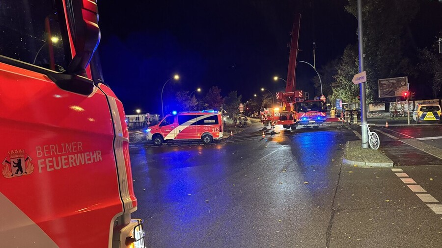 Einsatzfahrzeuge an der Einsatzstelle