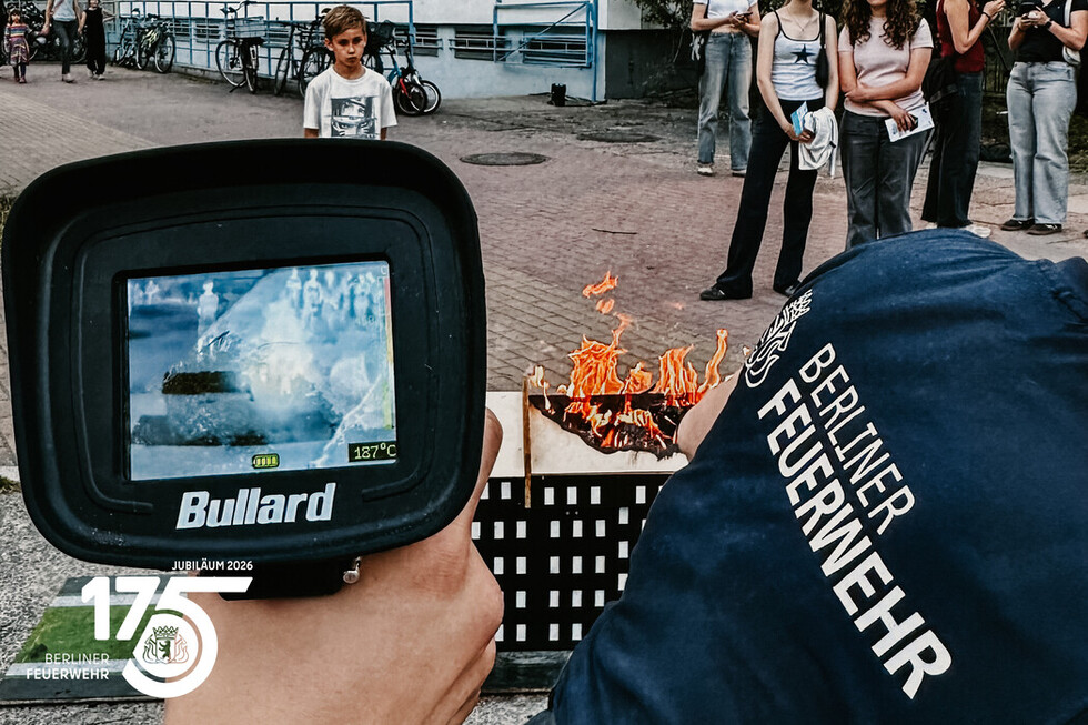 Berliner Feuerwehr bei der Langen Nacht der Wissenschaften 2026