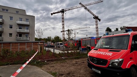 Einsatzfahrzeuge an der einsatzstelle