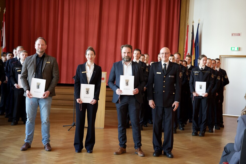 überreichte Glückwunschschreiben