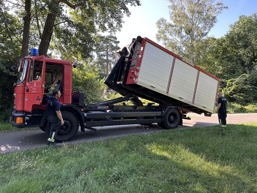 AB Ölsperre beim Absatteln des Abrollbehälters