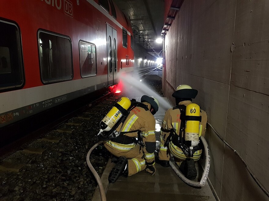 Brandbekämpfung im Tunnelbereich des BER.