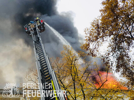 Brandbekämpfung im Außenangriff über die Drehleiter 