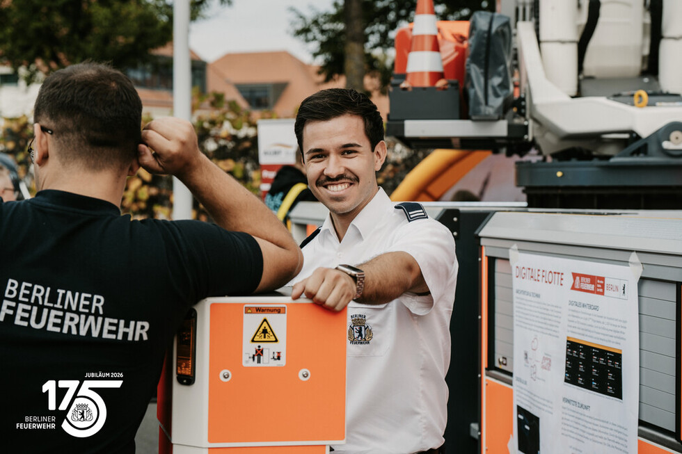 Im direkten Austausch standen Kolleginnen und Kollegen der Berliner Feuerwehr den Messebesucherinnen und Messebesuchern zur Verfügung.