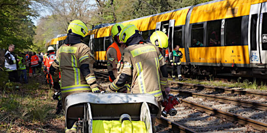 Feuerwehrleute bei einer Katastrophenschutzübung