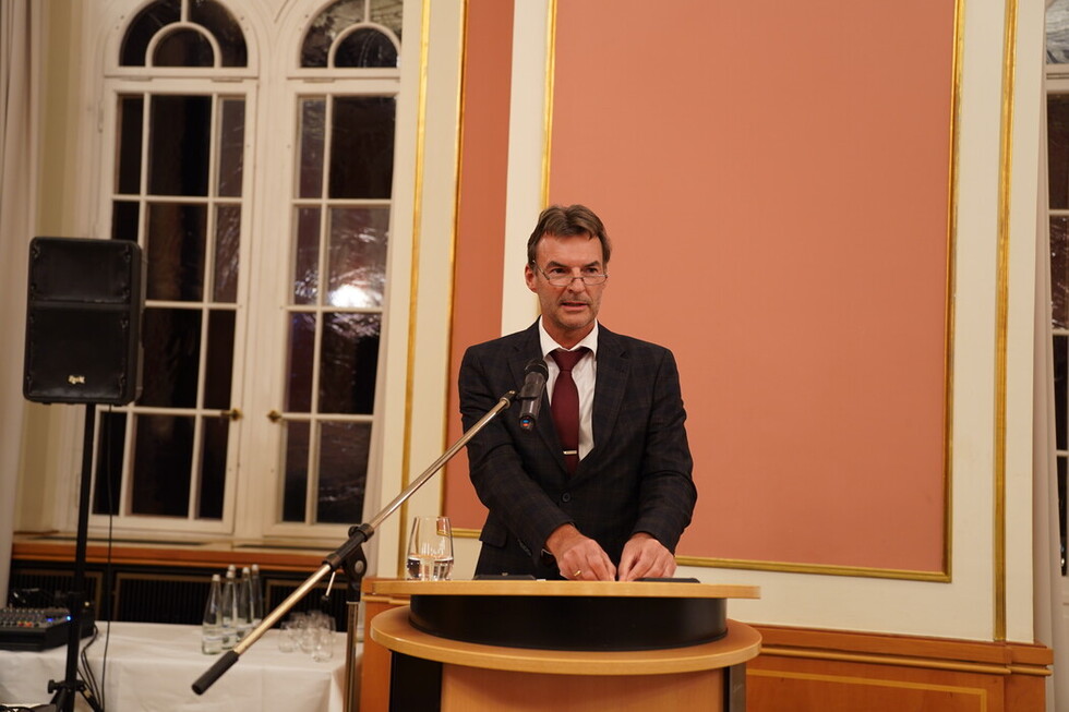 Herr Klaus Zuch, Leiter der Abteilung III, hält seine Rede.