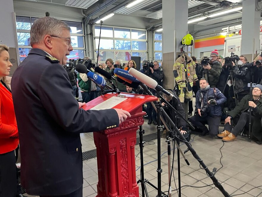 Dr. Homrighausen und Frau Giffey vor der Presse