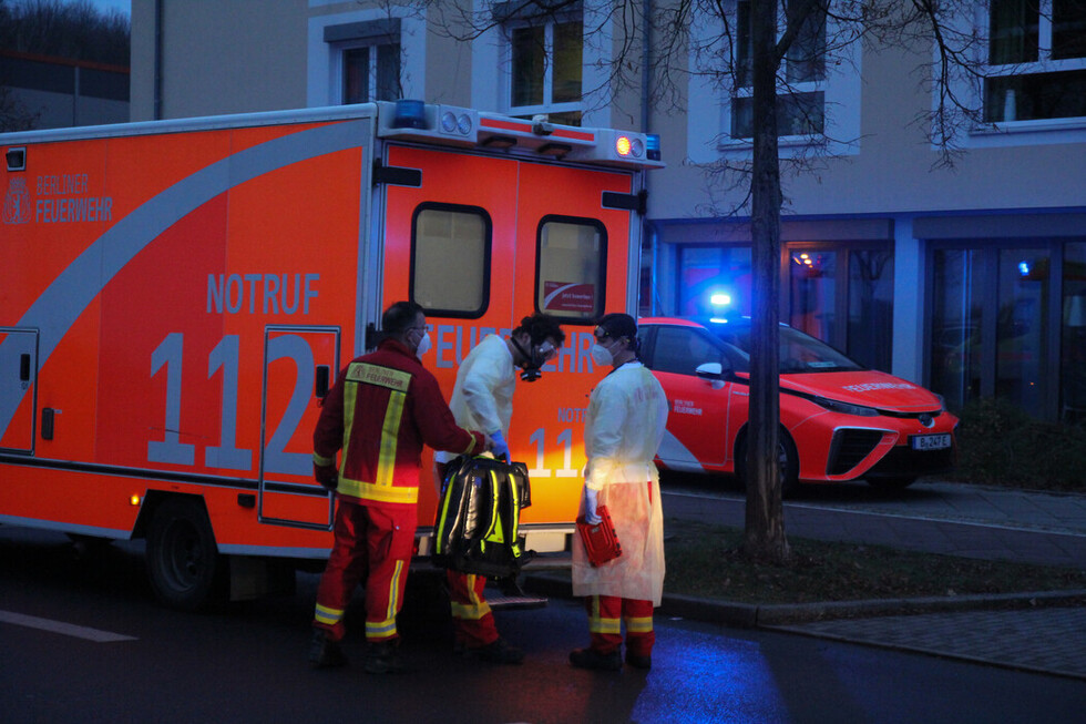 Übergabe vom Rettungsdienstrucksack