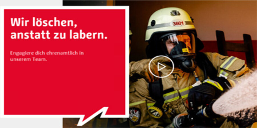 Feuerwehrmann mit Helm und Schutzmaske Schriftzug Wir löschen, anstatt zu labern