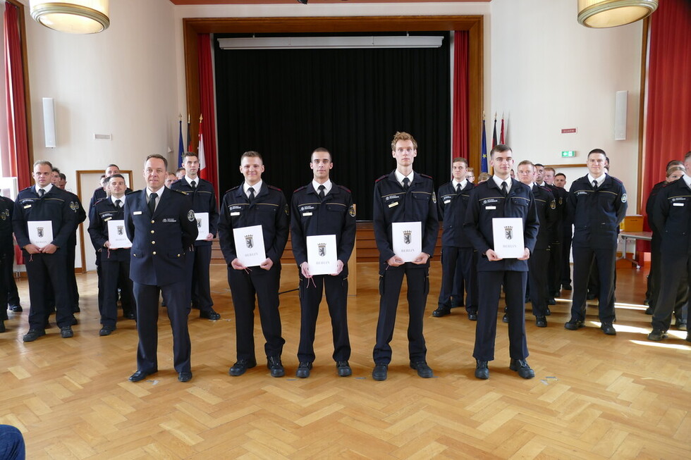 Herr Kleist mit den ernannten Kolleginnen und Kollegen 