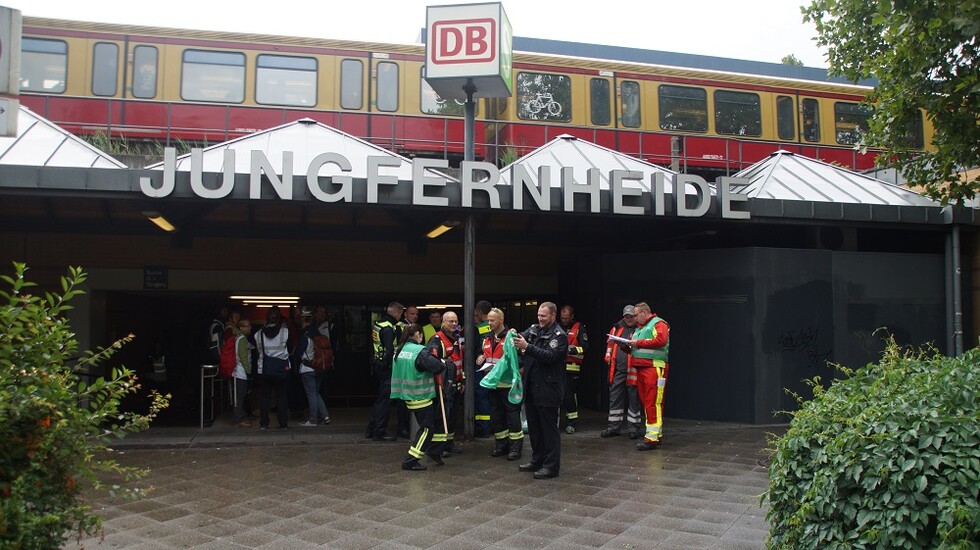 Vorbereitung der Übung am Bahnhof Jungfernheide