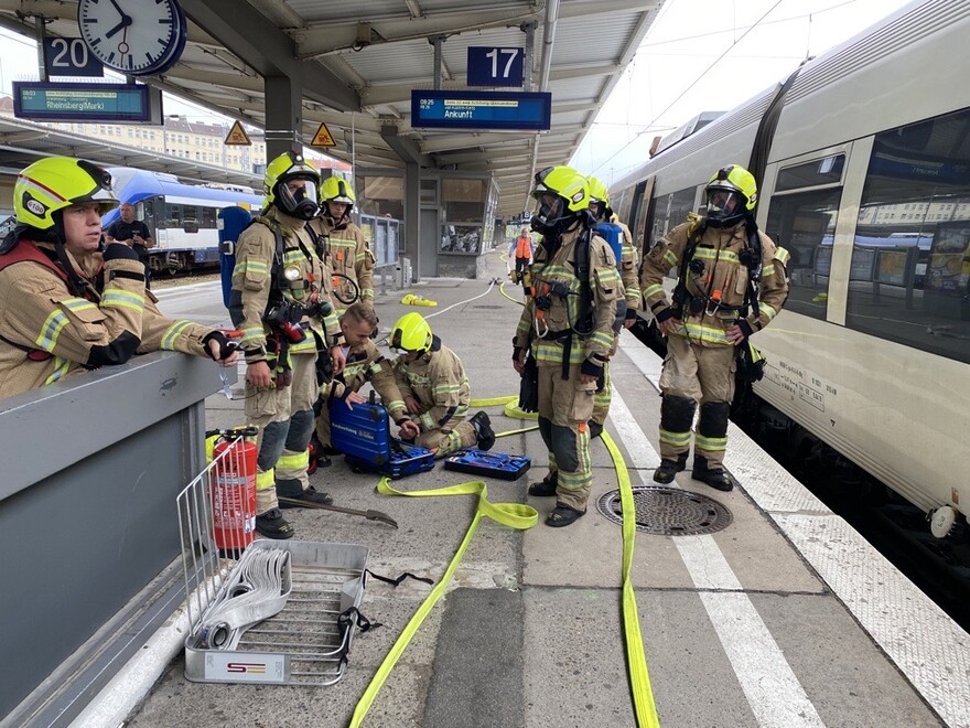 Bereitstellung der Einsatzkräfte zur Brandbekämpfung unter unabhängigen Atemschutz