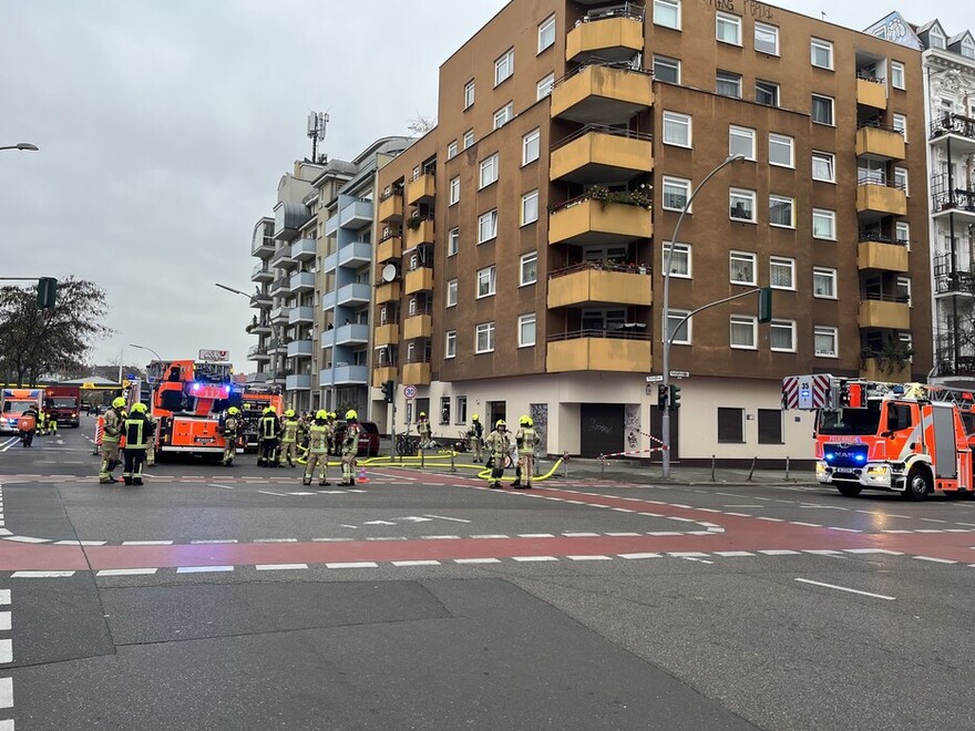 Drehleiter an der Einsatzstelle