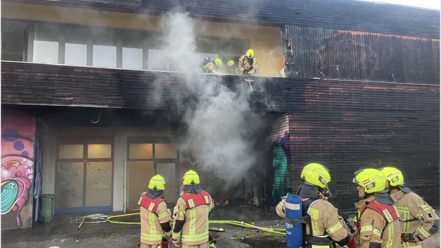 Brandbekämpfungsmaßnahmen an der Außenfassade