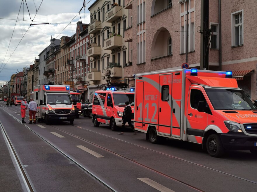 Rettungsdienstfahrzeuge an der Einsatzstelle