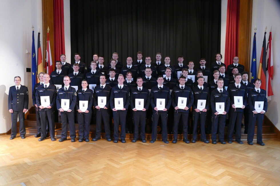 Gruppenbild der neu ernannten Nachwuchskräfte.