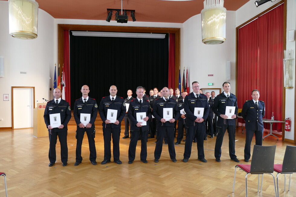 Beförderung von sieben Kollegen zu Brandoberinspektoren als Medizinpädagogen