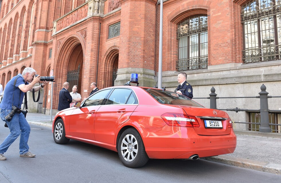 Fototermin vor dem roten Rathaus.