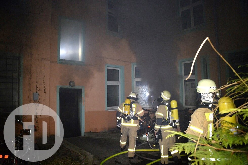 Kollegen auf dem Hinterhof