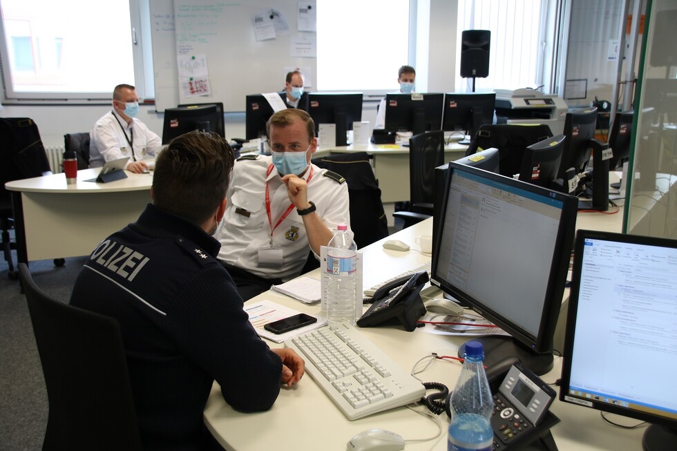 Durch eine Verbindungsperson der Polizei im Stab der Feuerwehr war die gute und enge Zusammenarbeit möglich