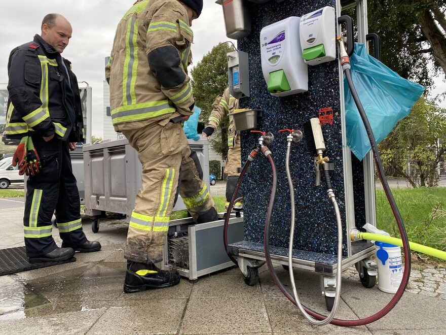 Grobreinigung am Hygienewagen inkl. Stiefelwäsche